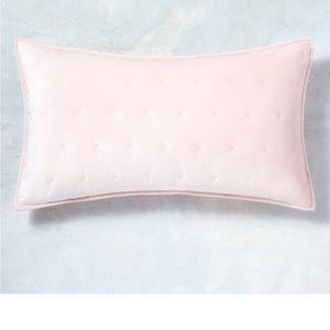 King comforter + 2 shams. Reversible:velvet/silky.polyester
Blush. machine